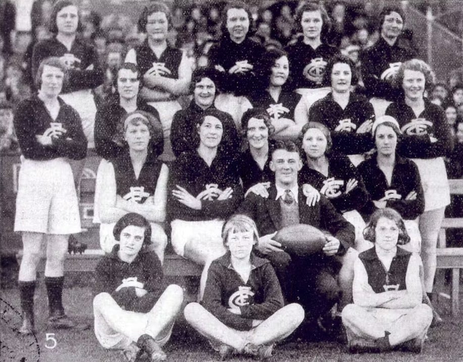 The Carlton ladies football team, 1933